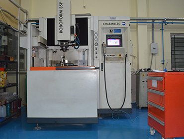 MACHINE SHOP - CHARMILLES Swiss made CNC EDM Machine – ROBOFORM 35 P